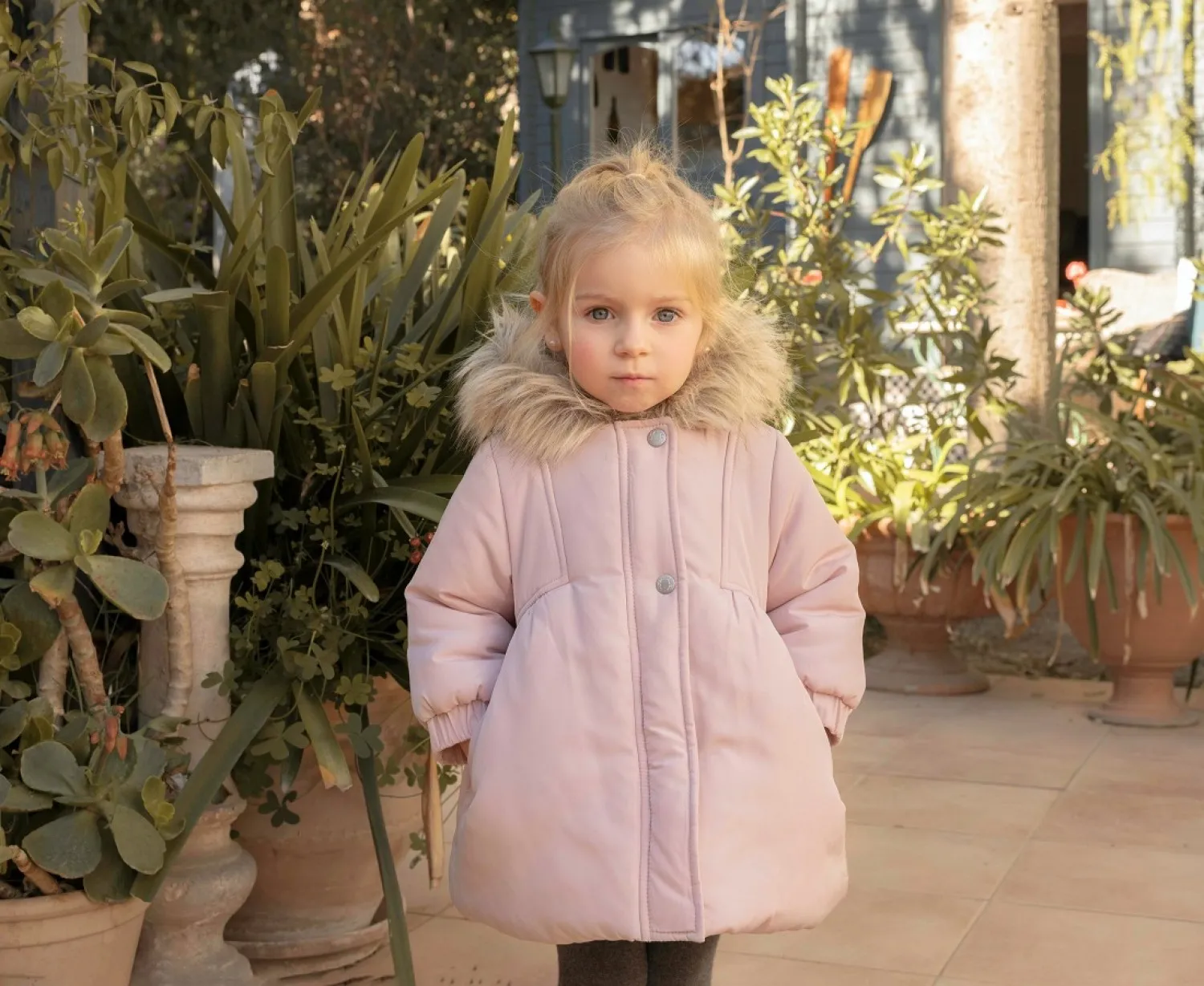 Abrigo para niña rosa palo. Novedad