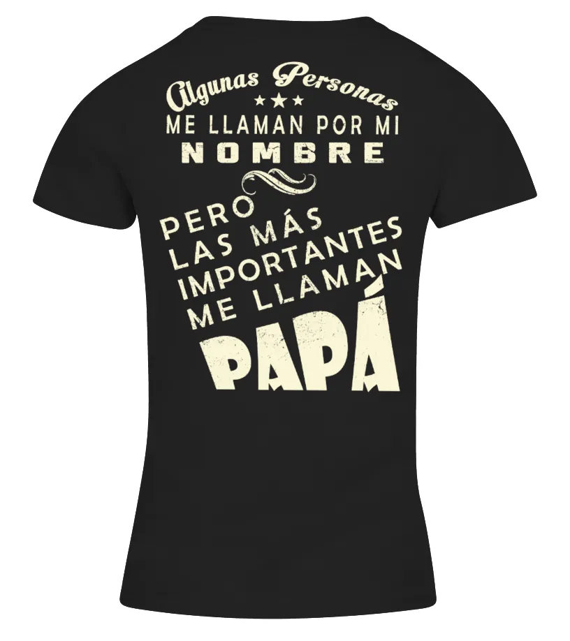 Algunas personas me llaman por mi nombre pero las más importantes me llaman papá Camiseta cuello pico Mujer