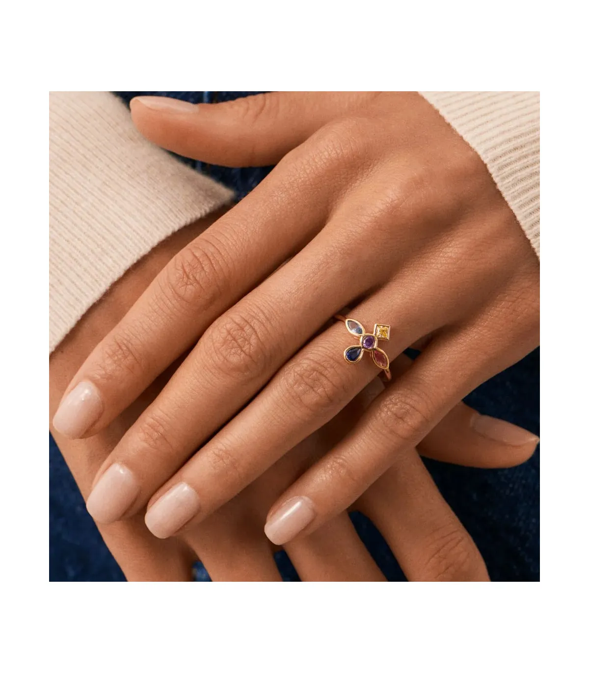 ANILLO AGATHA CRUZ LUCES MULTICOLOR DORADO  2240325256