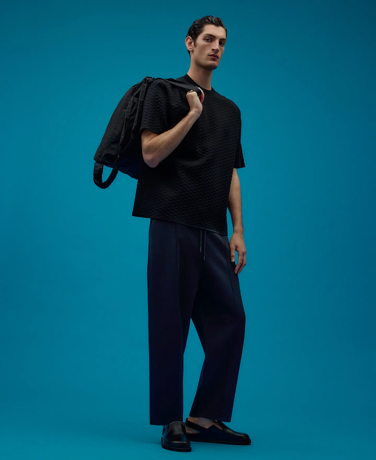 Black nylon shopper man