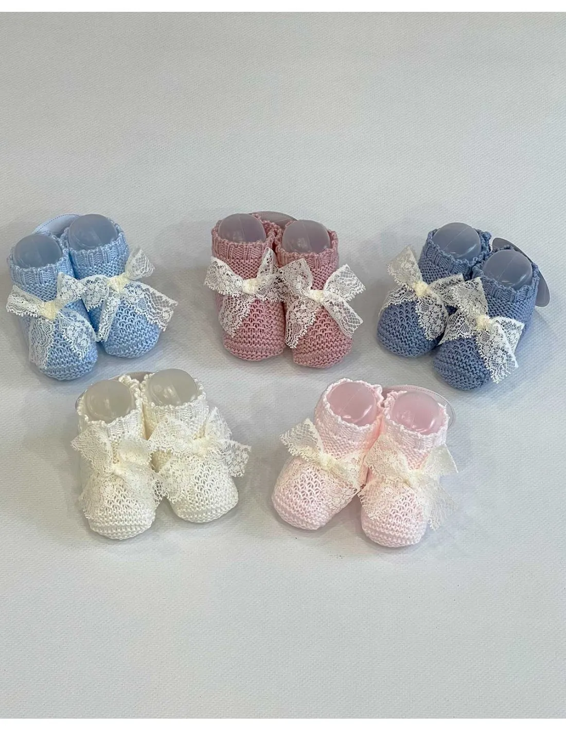 Bota de Hilo Bebé Unisex Puntilla Juliana Vistiendo Bebes