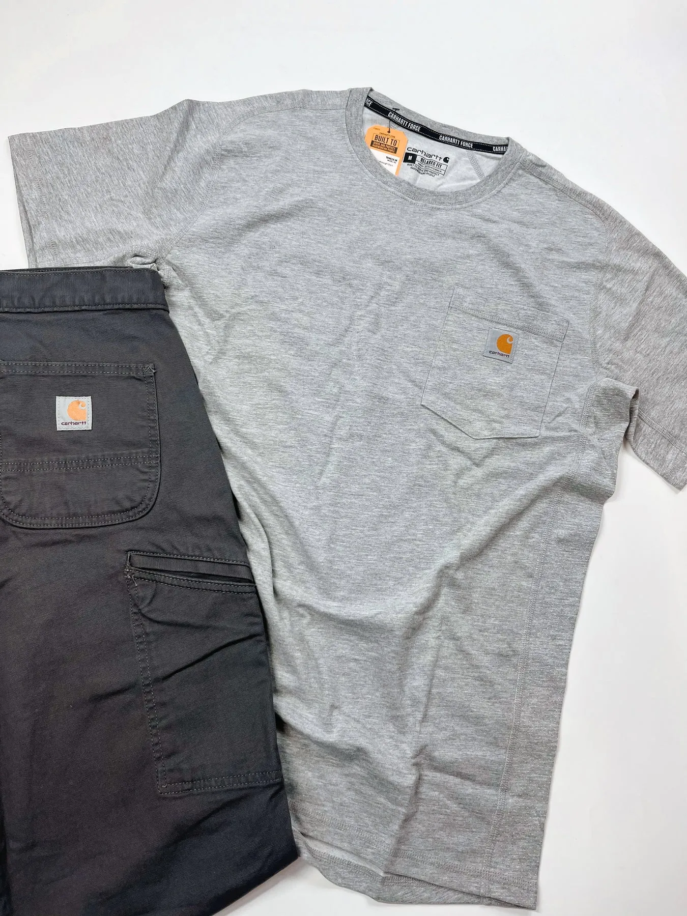 CAMISETA CARHARTT FORCE RELAXED FIT MEDIO PESO MANGA CORTA BOLSILLO GRIS JAPONÉS