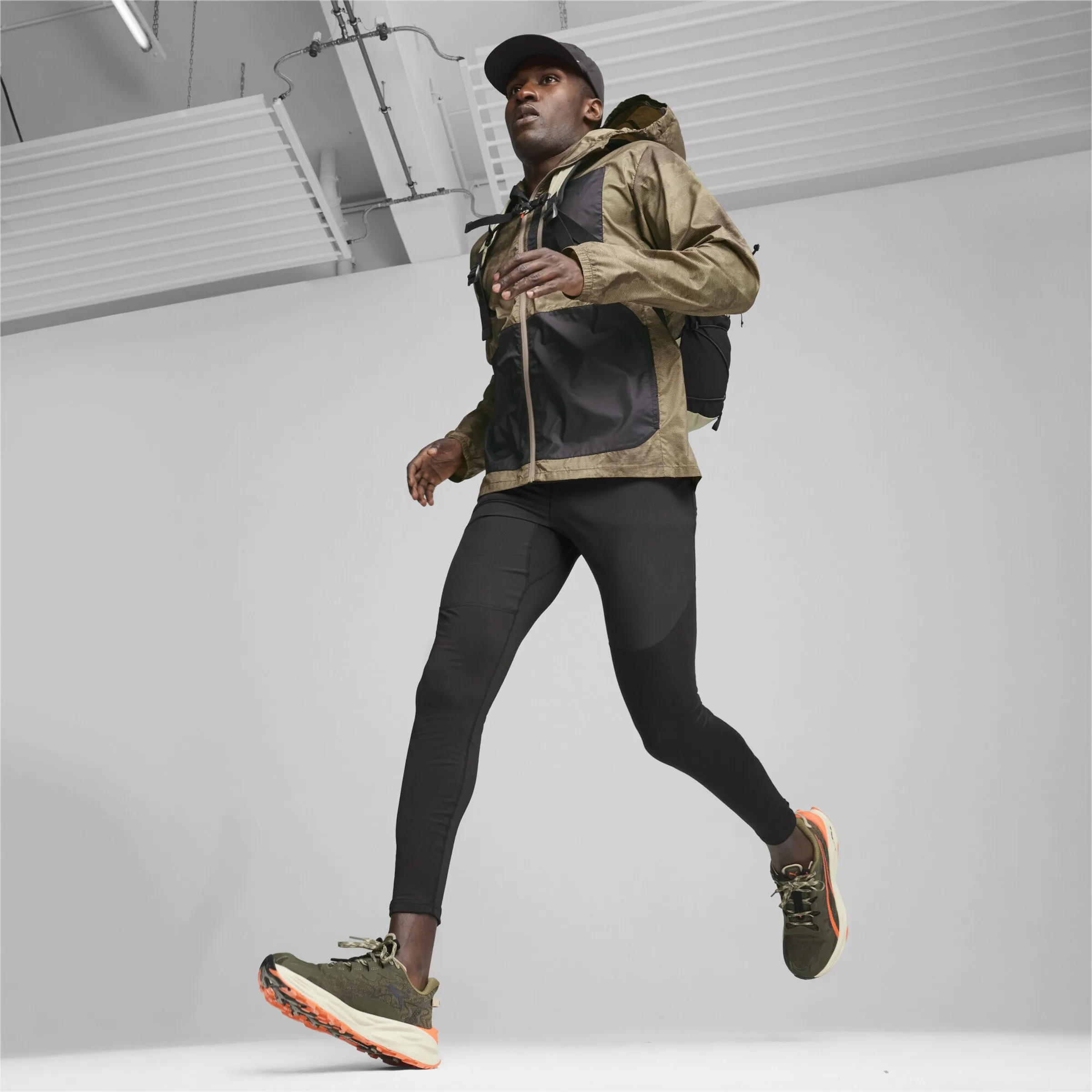 Chaqueta deportiva 'Seasons' PUMA en Caqui, Oliva