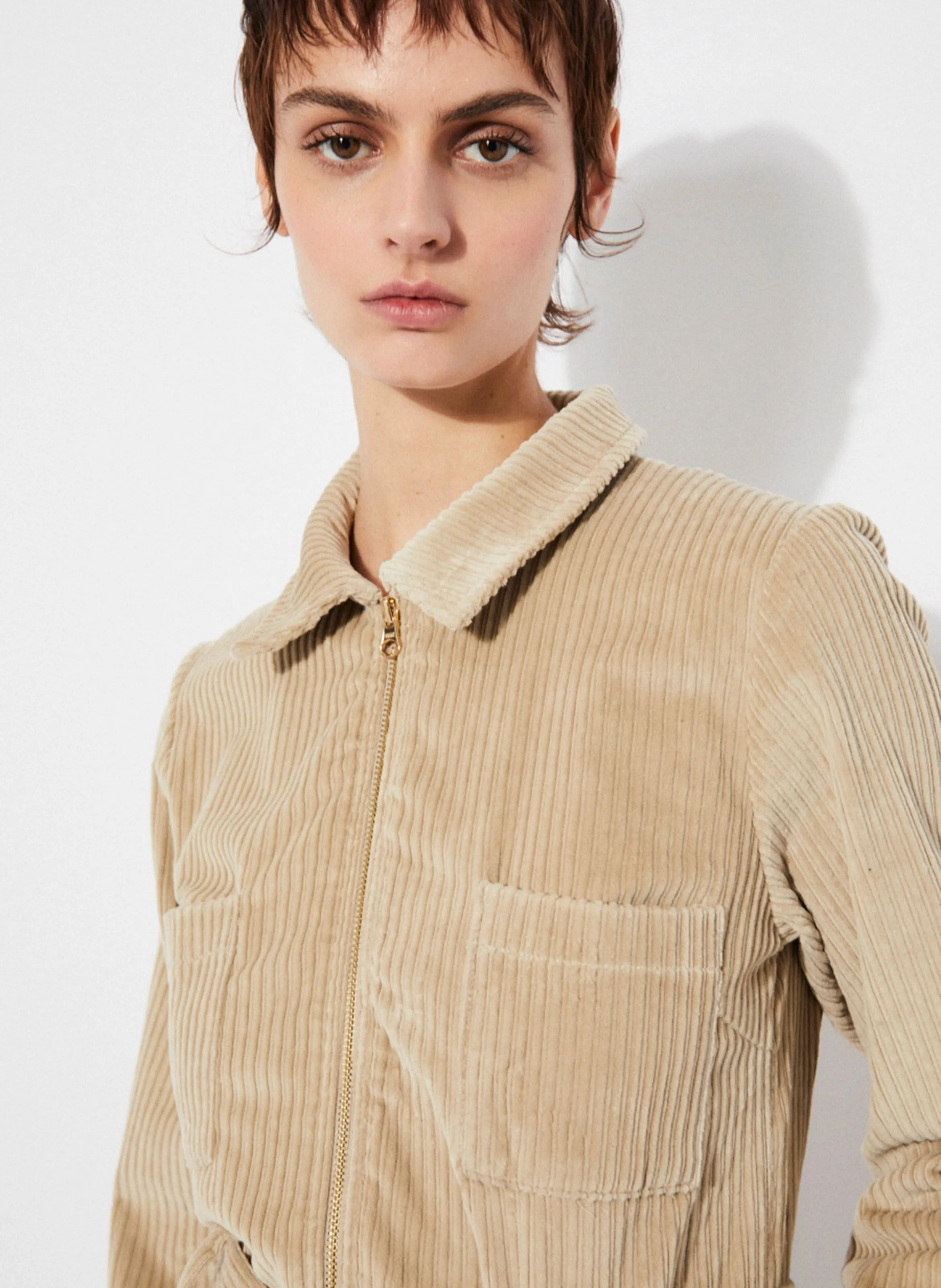 CRISTALL  MONO DE MEZCLA DE ALGODóN CON CUELLO CLáSICO EN BEIGE