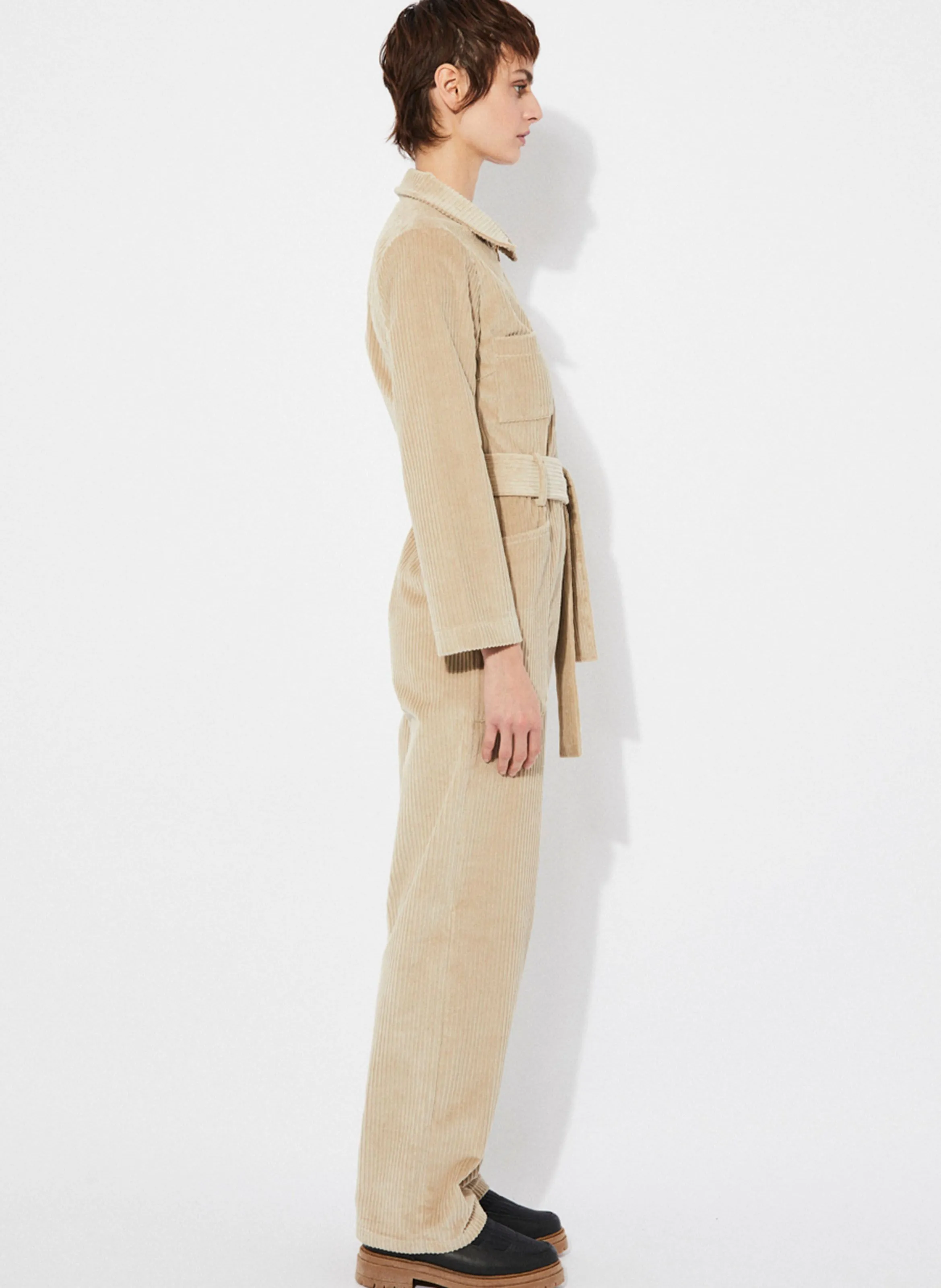 CRISTALL  MONO DE MEZCLA DE ALGODóN CON CUELLO CLáSICO EN BEIGE