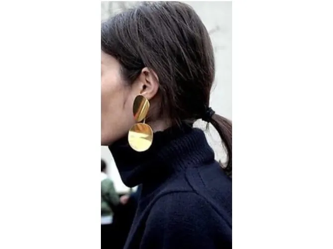 Céline Pendientes de pétalos de oro. Dorado 