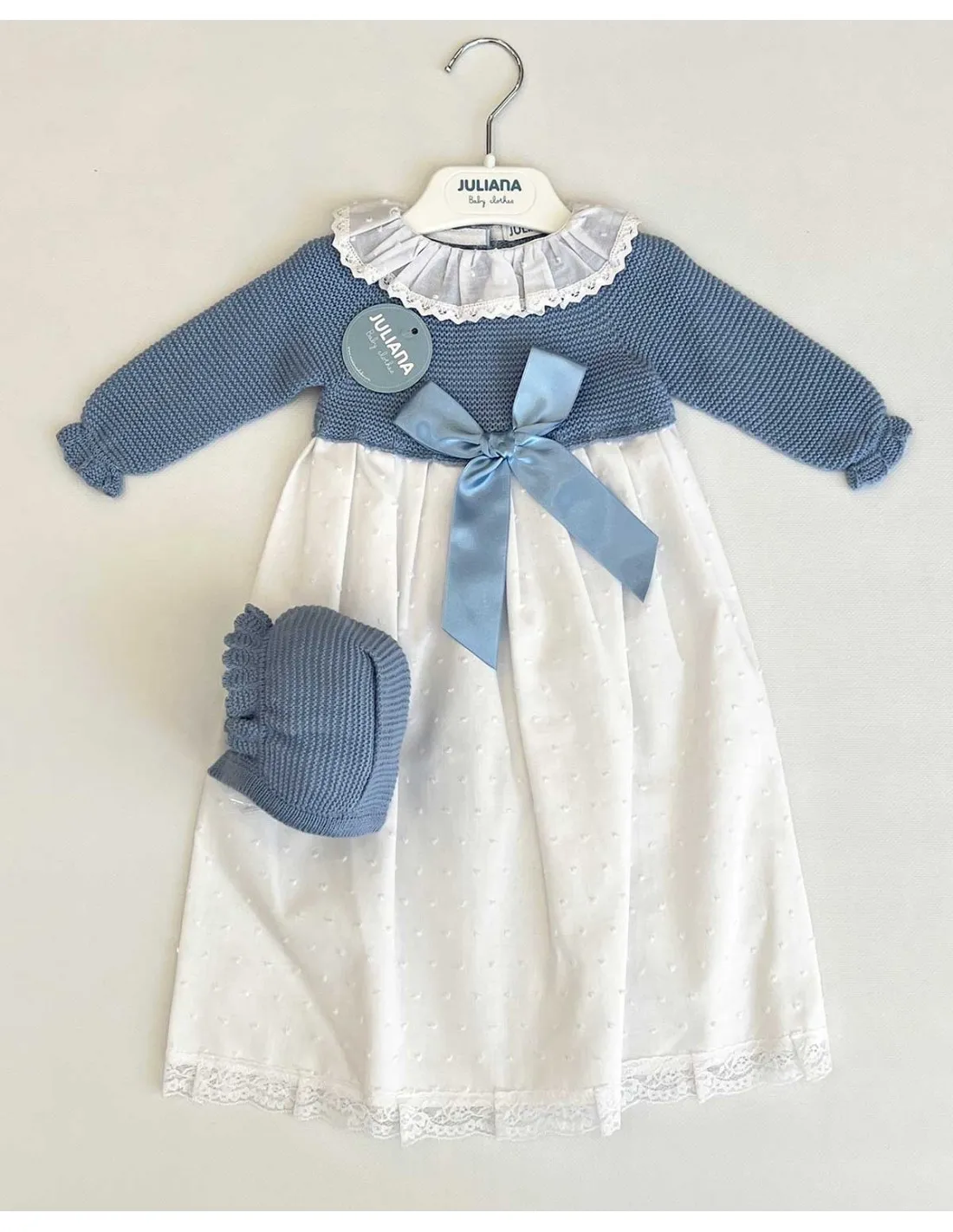 Faldón con Capota Plumeti Cielo Unisex Juliana Vistiendo Bebes