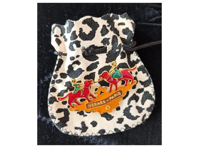 Hermès Alfileres y broches Dorado 