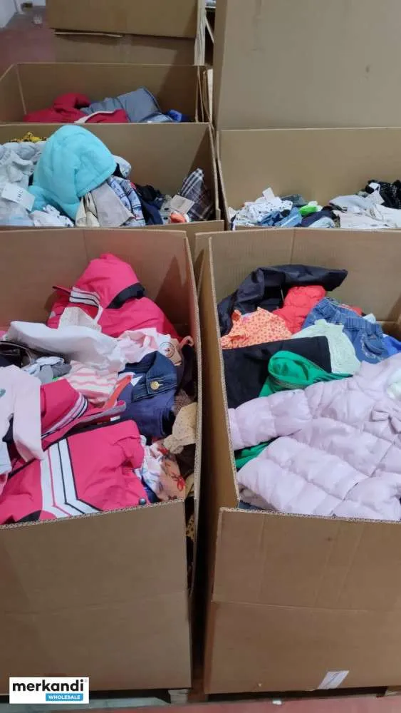 Lote de Ropa Infantil de Temporada: Variedad y Calidad para Niños