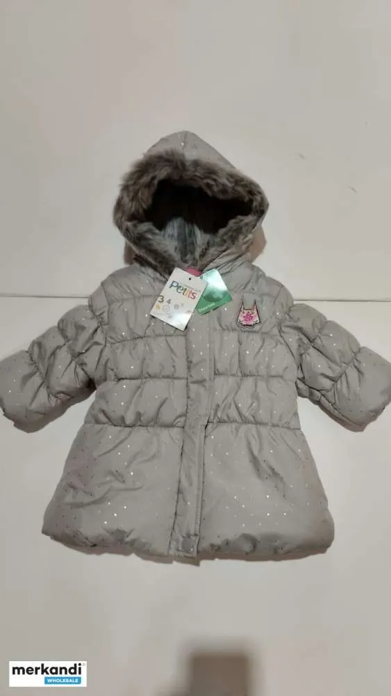 Lote de Ropa Infantil de Temporada: Variedad y Calidad para Niños
