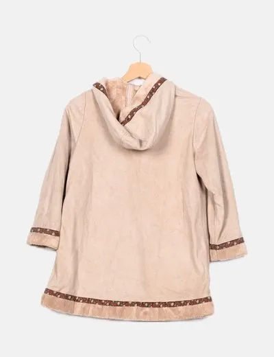 Marta Sedano Abrigo beige detalle botonadura