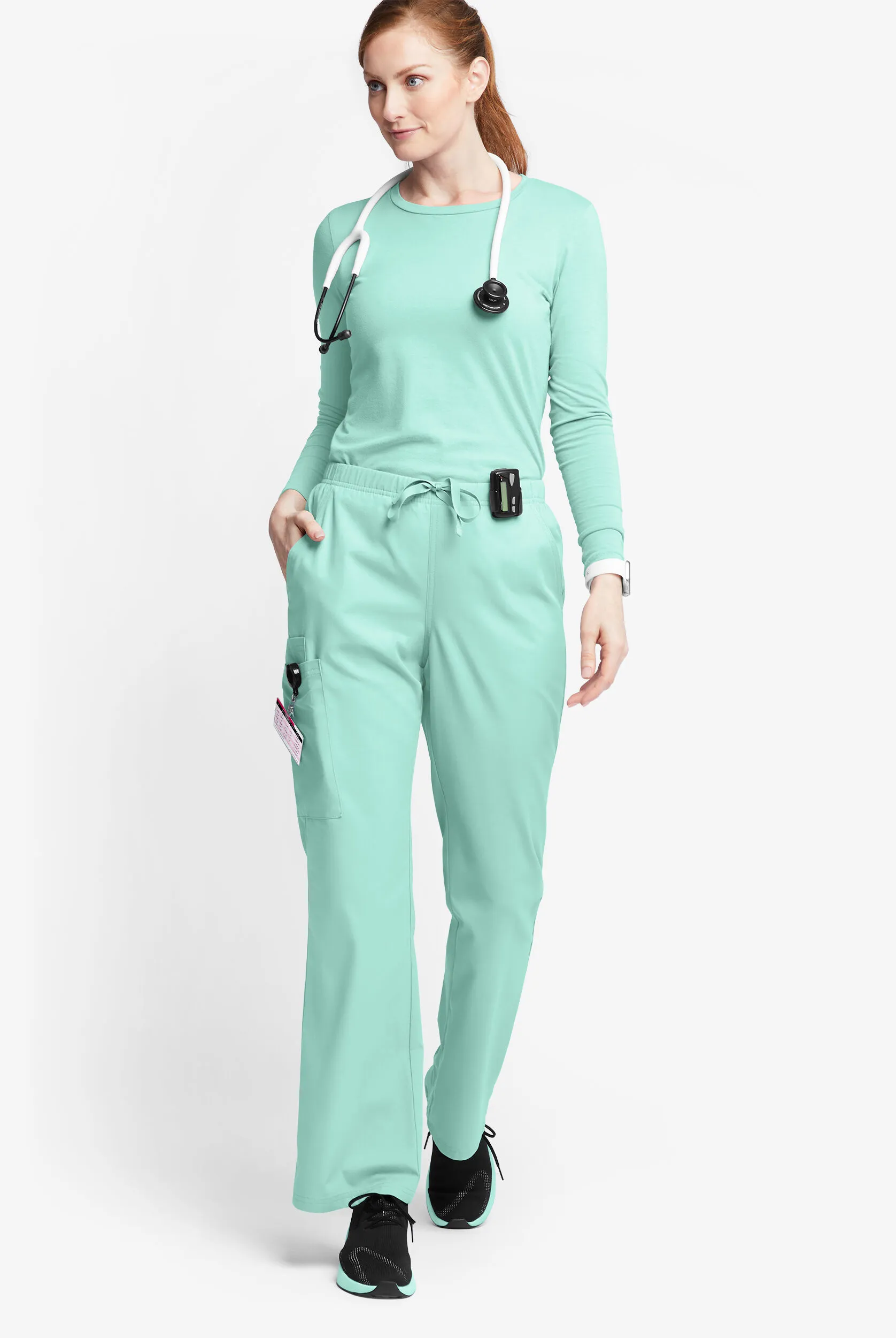 PANTAL&OACUTE;N M&EACUTE;DICO BUTTERSOFT ORIGINALS TALL DE TIRO MEDIO CON PIERNAS ACAMPANADAS Y 6 BOLSILLOS PARA MUJER