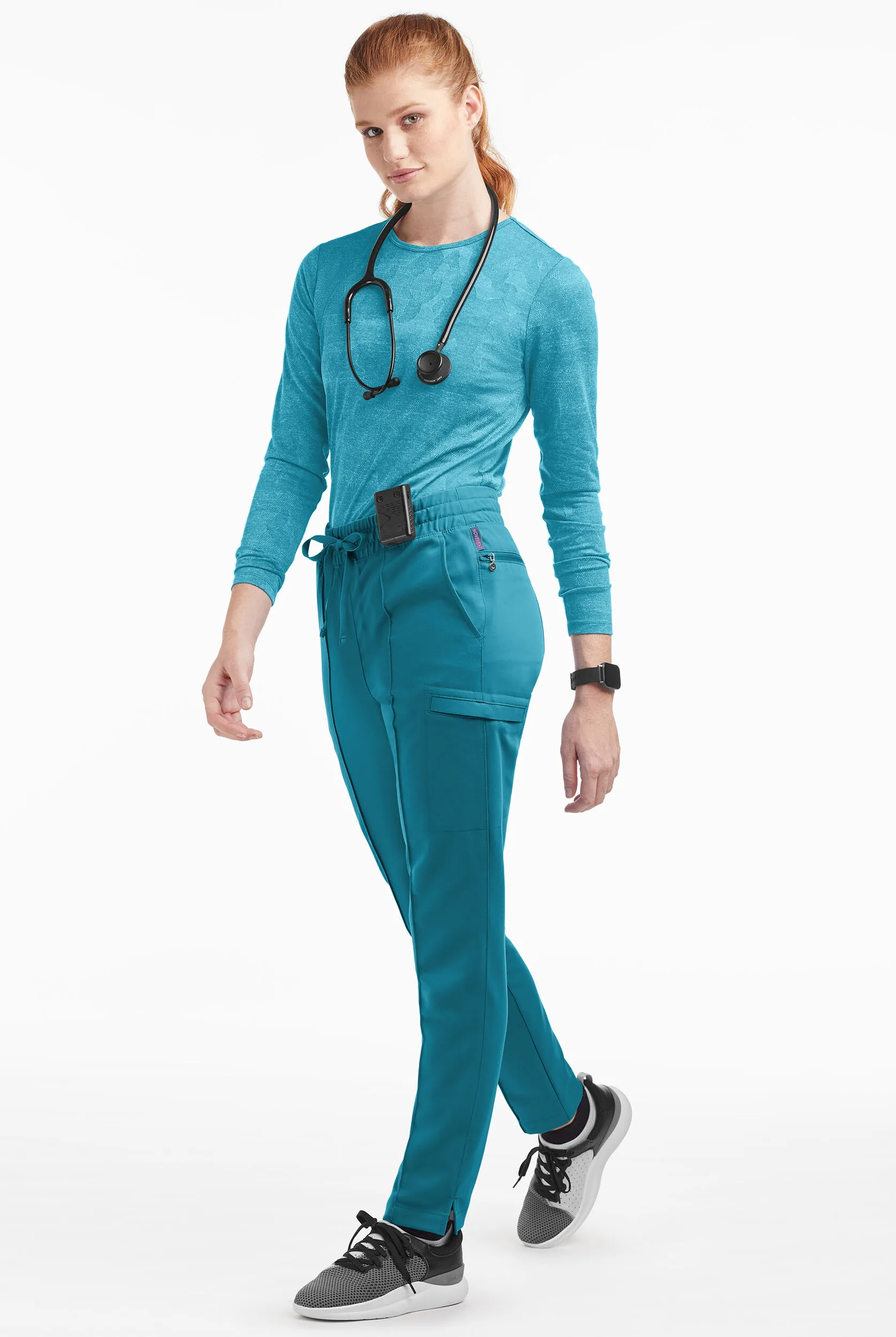 PANTAL&OACUTE;N M&EACUTE;DICO MOVEMENT BY BUTTERSOFT DE CORTE DELGADO CON PINZAS Y 7 BOLSILLOS PARA MUJER