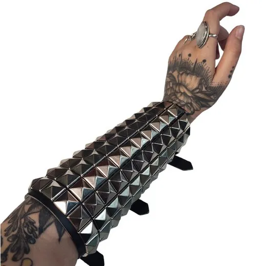 Pulsera pirámides once hileras