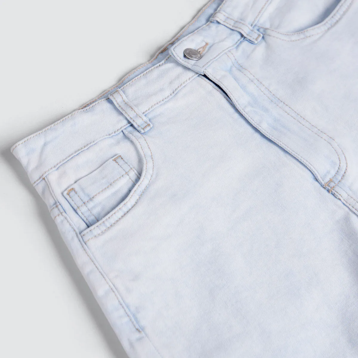 Short En Denim Con Desflecados