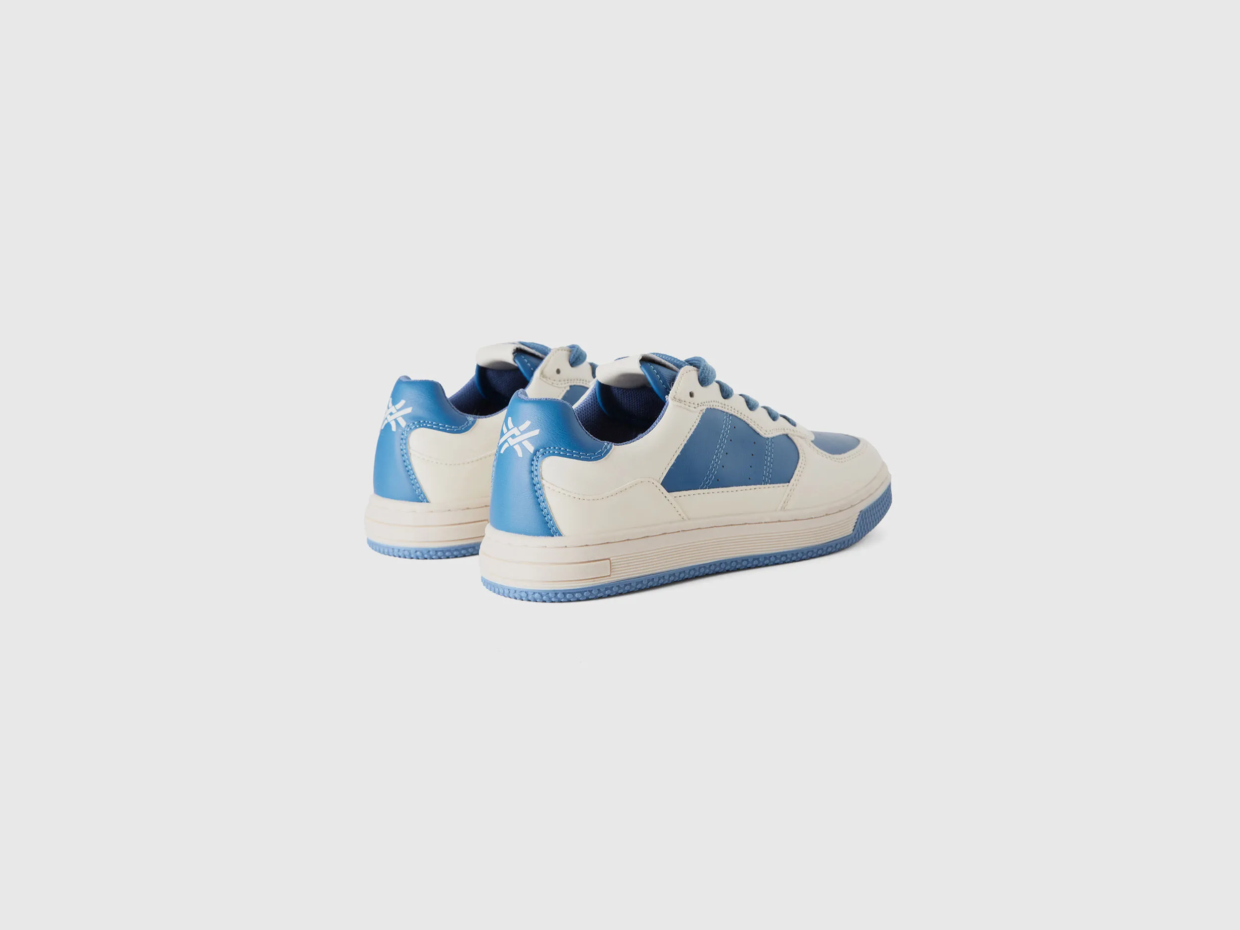 Sneakers bajas en tela de efecto piel