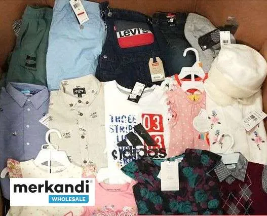 Surtido de ropa para niños al por mayor de Macy's 200pcs.