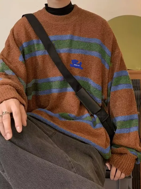 Suéter con cuello redondo de jacquard a rayas de color en contraste para hombre