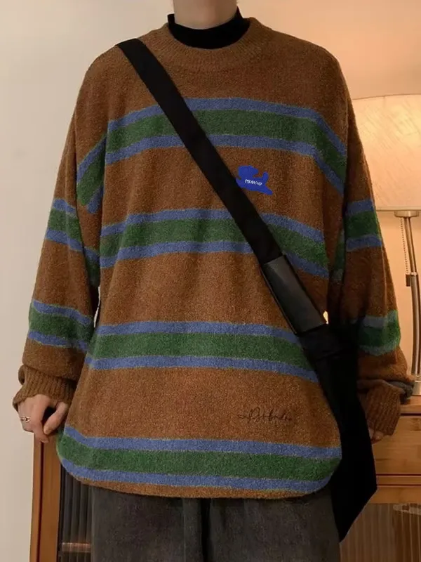 Suéter con cuello redondo de jacquard a rayas de color en contraste para hombre