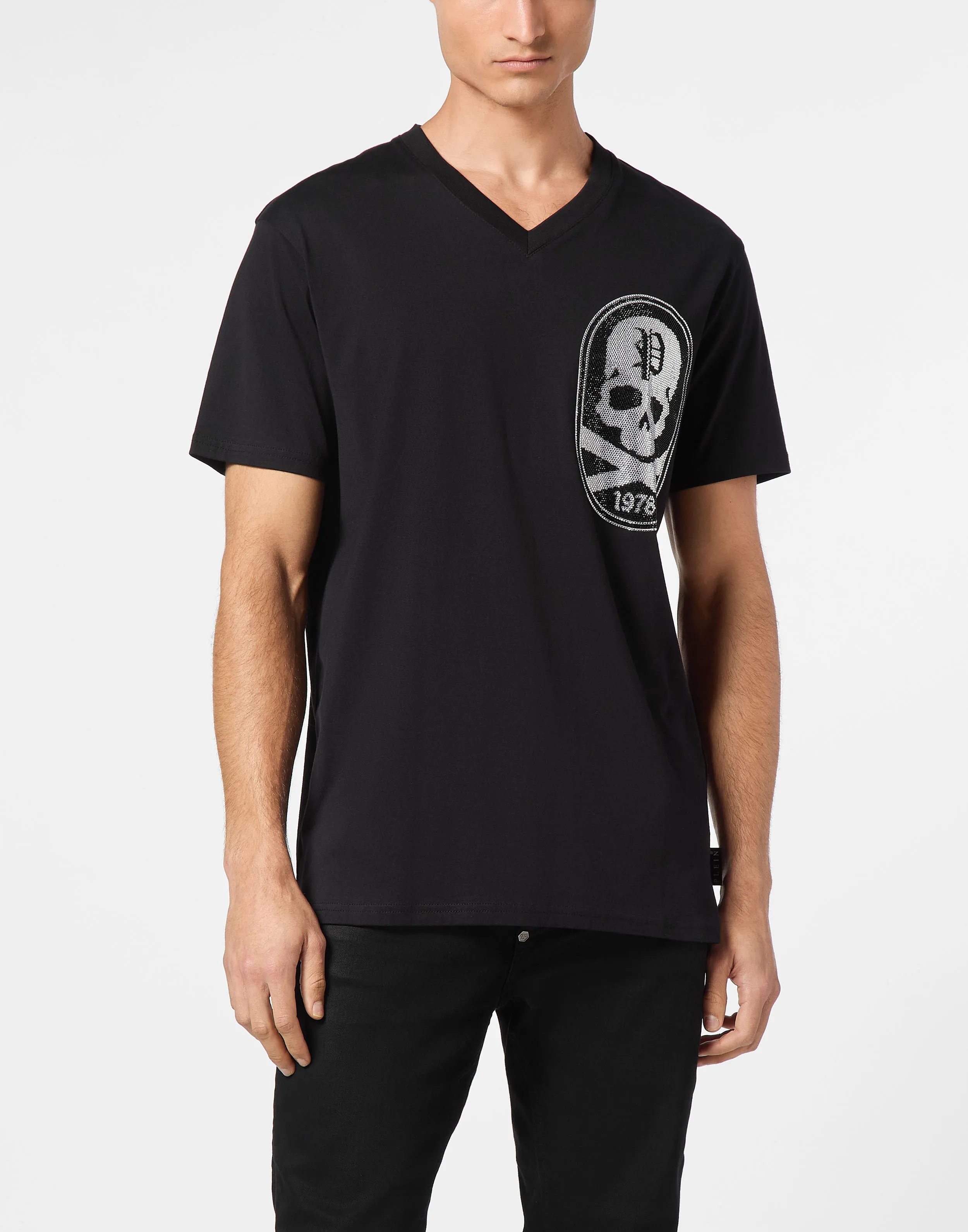 TSHIRT VNECK SS WITH PATCH STRASS SKULL&BONES