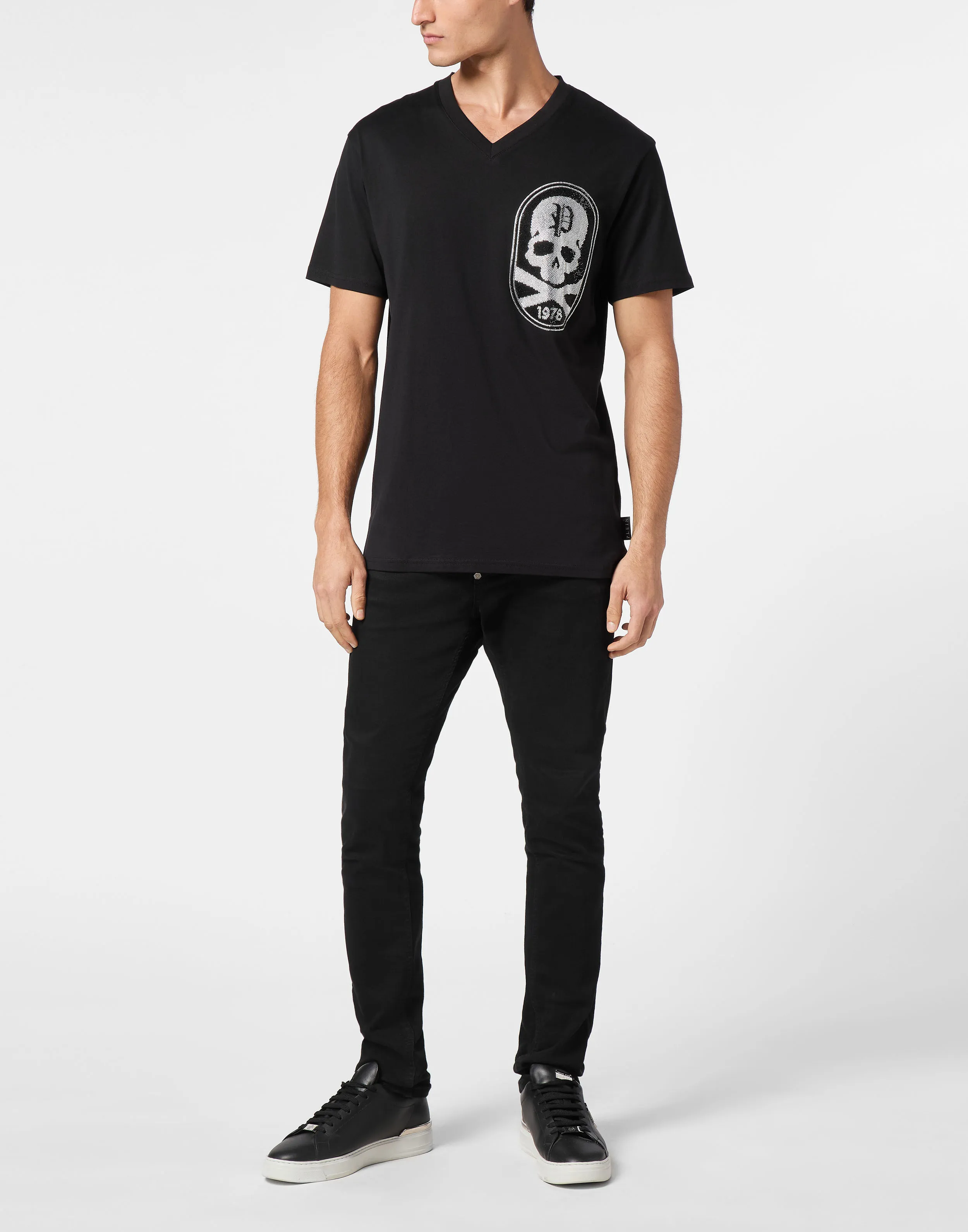 TSHIRT VNECK SS WITH PATCH STRASS SKULL&BONES