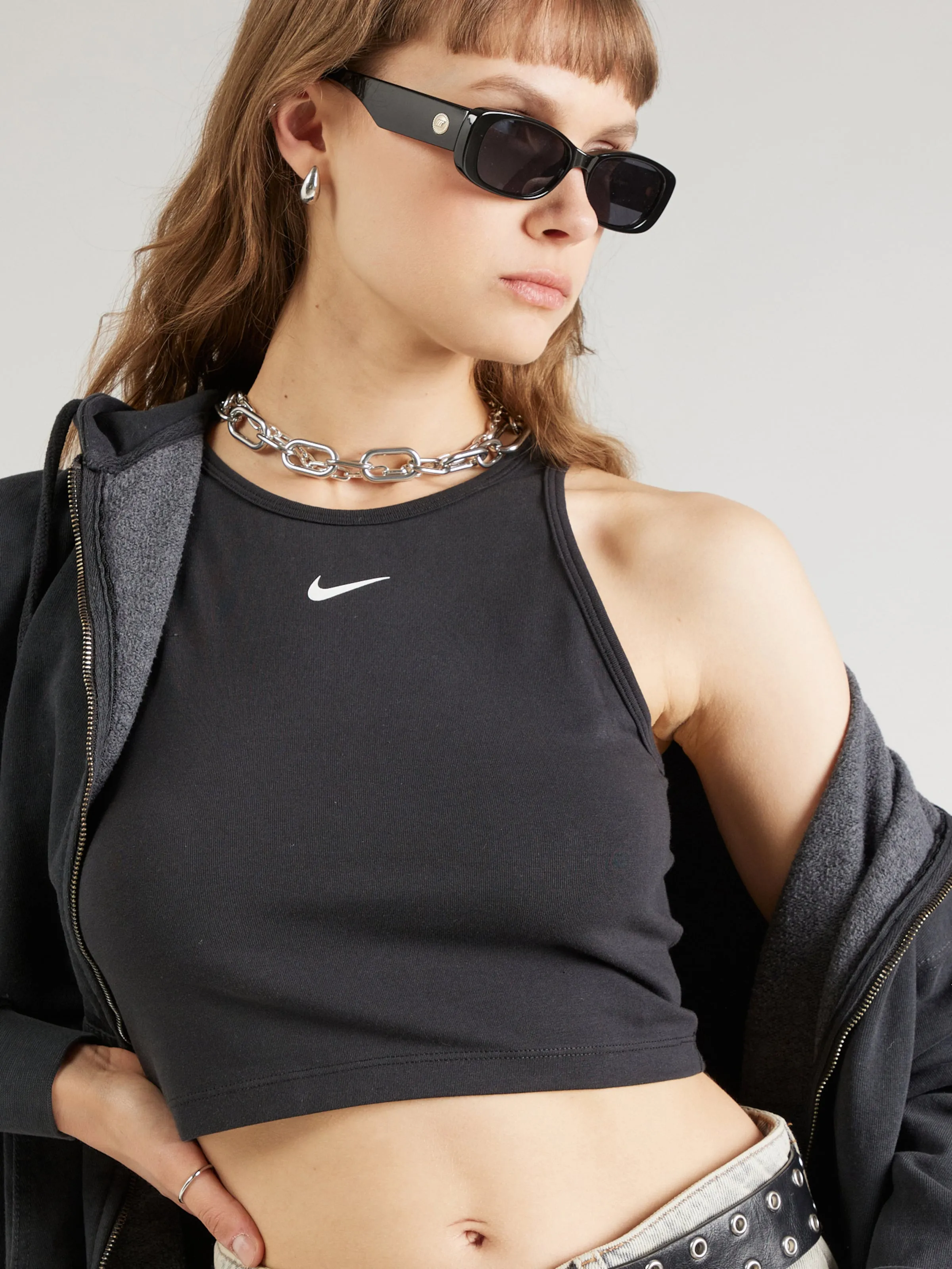 Top Nike Sportswear en Negro
