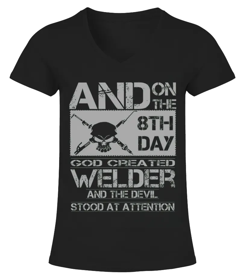 Welder T shirt , and on the 8th day god created WELDER and t Another Celtic Lengend Camiseta cuello pico Mujer