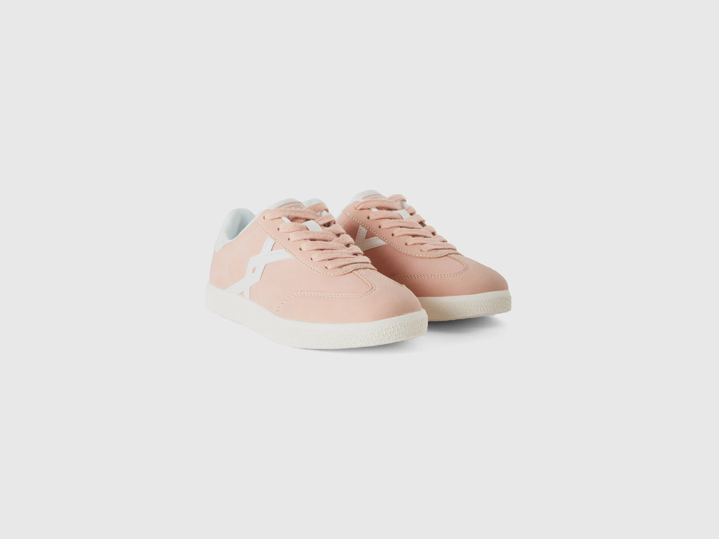 Zapatillas con efecto piel