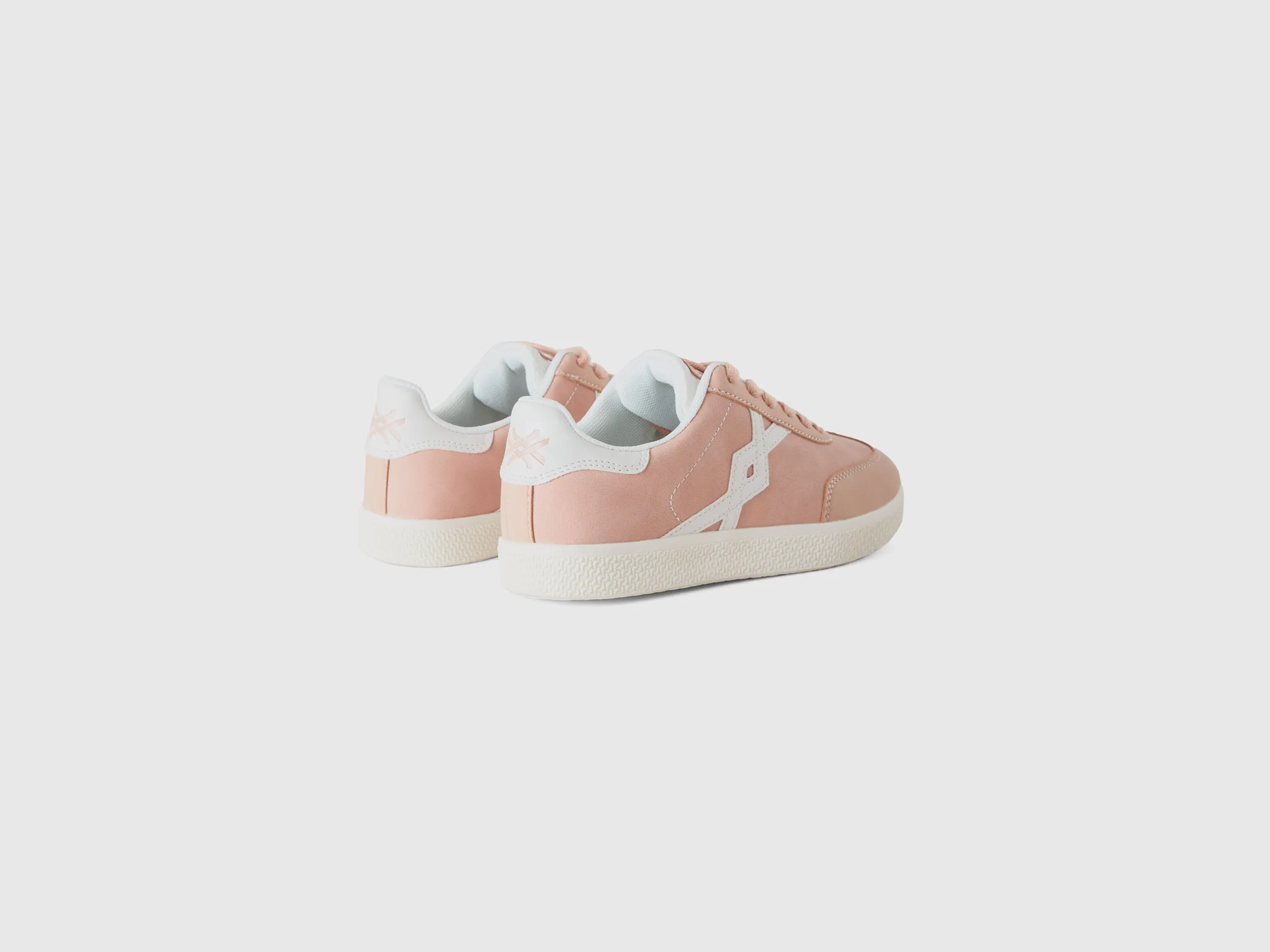 Zapatillas con efecto piel