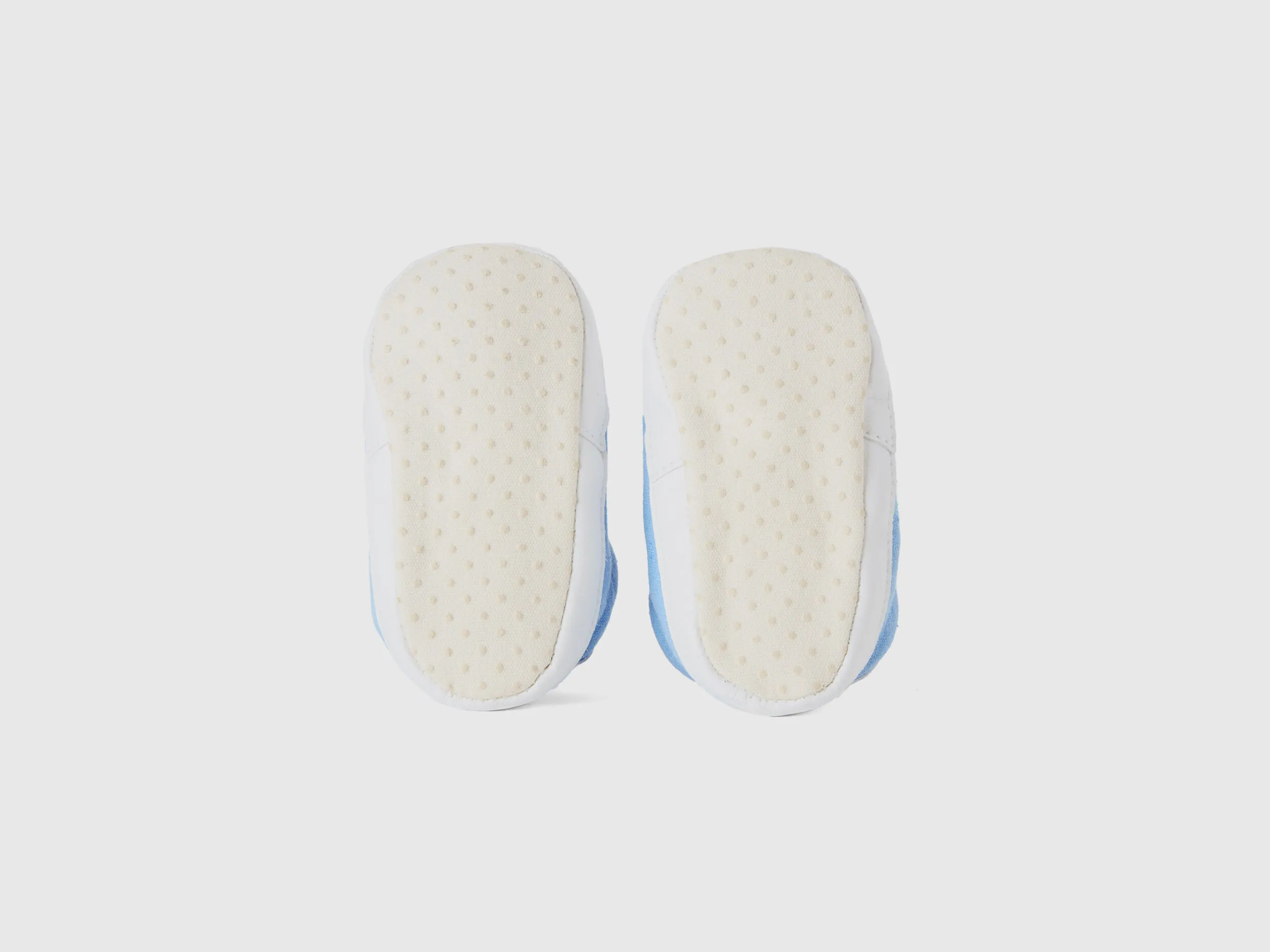 Zapatillas de bebé de tela
