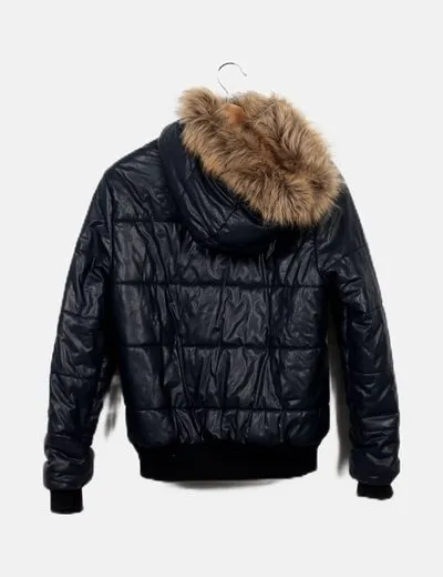 Zara Abrigo negro capucha detalle pelo